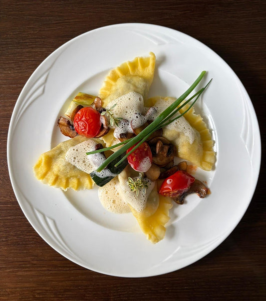 Gefüllte Nudeltaschen mit Pilz-Feta-Füllung & Parmesan-Schaum