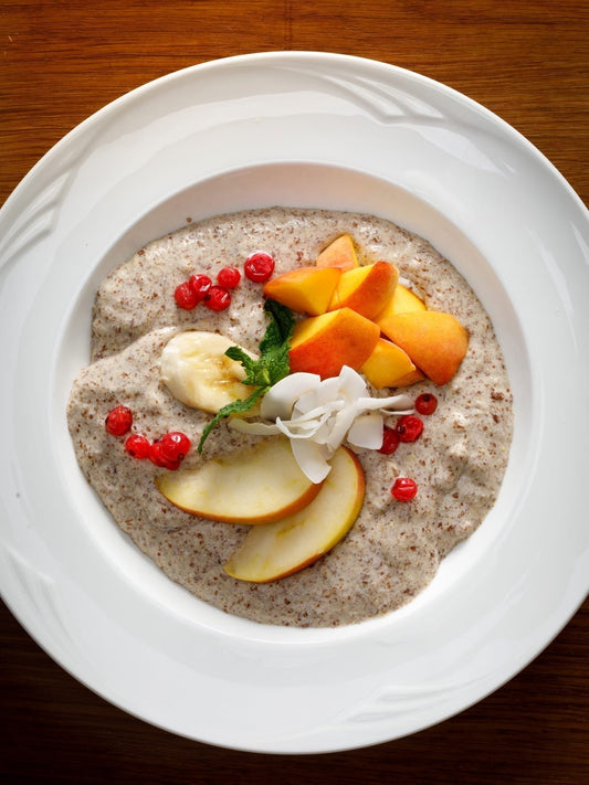 Cremiges Kornkuss Porridge mit Früchten ohne Haferflocken