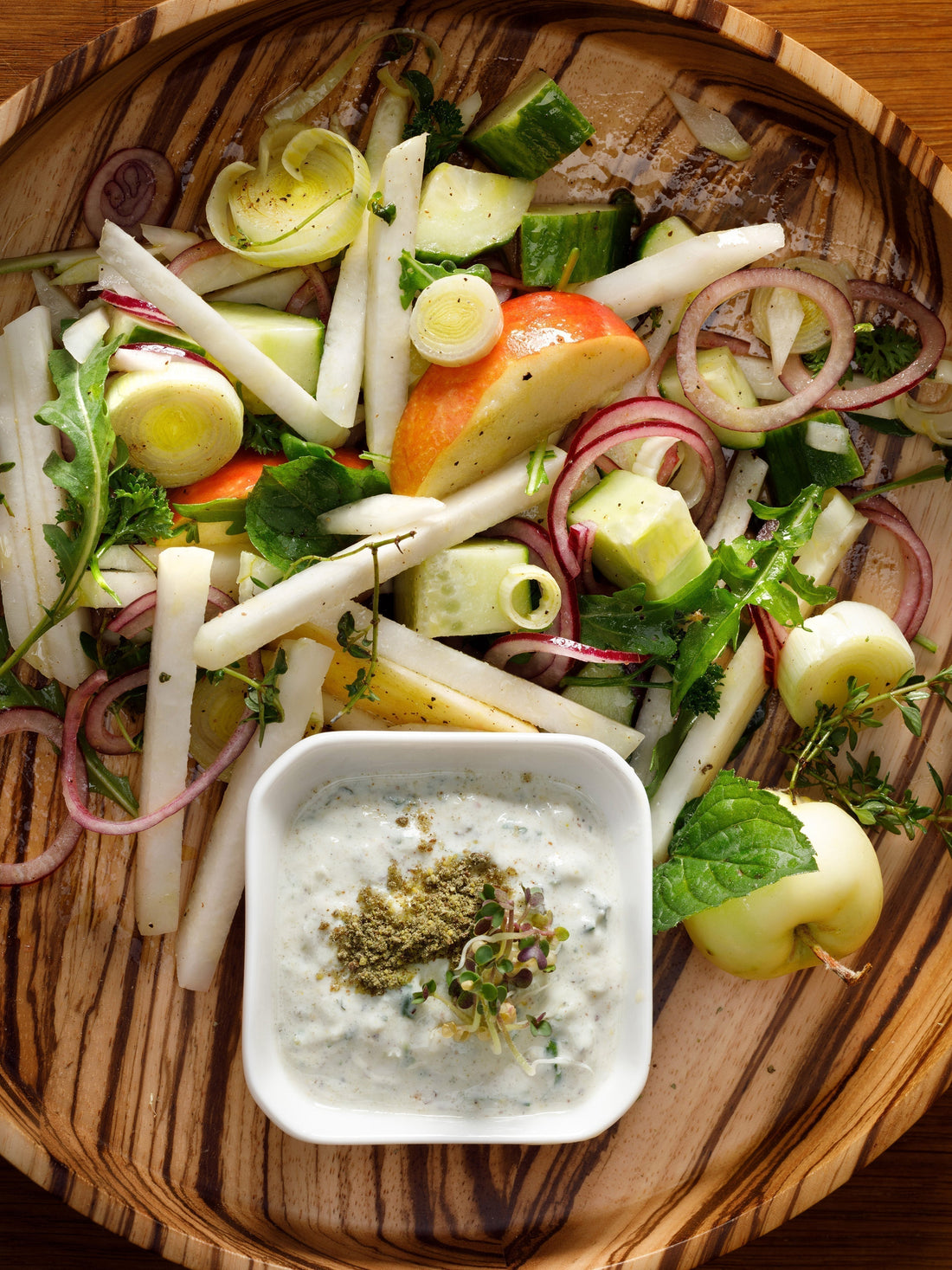 Kohlrabi-Apfelsalat mit Quarkdip und Wildquell