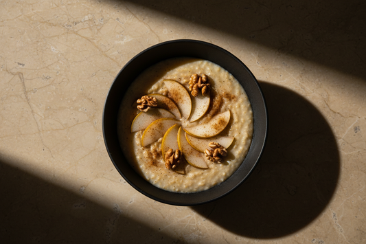 Warmes Morgen-Porridge mit Kornkuss